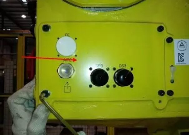 發(fā)那科R-2000i系列機(jī)器人本體電纜的拆卸步驟19